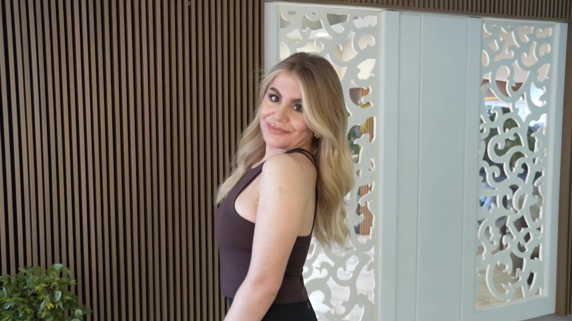 Kling AI work 310917462613510 - what would i look like blonde hair AI video