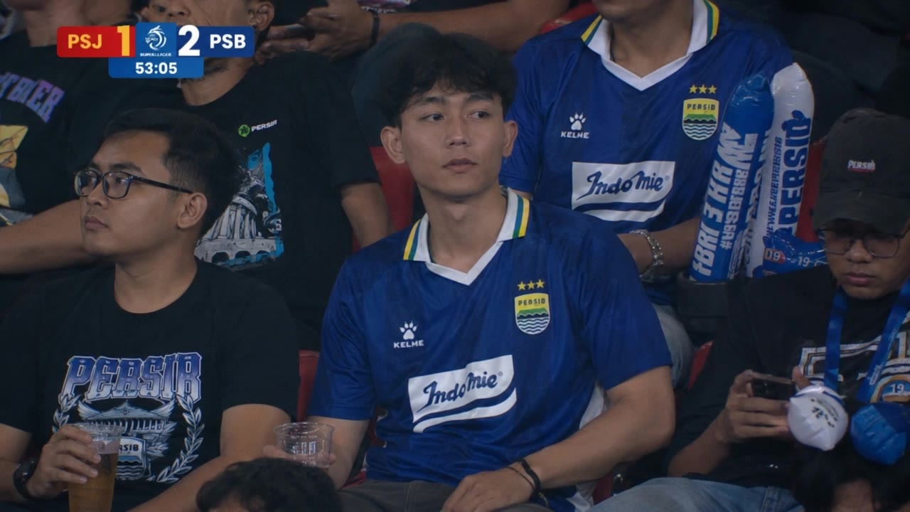 Kling AI work 310673332523782 - football fans celebration AI video