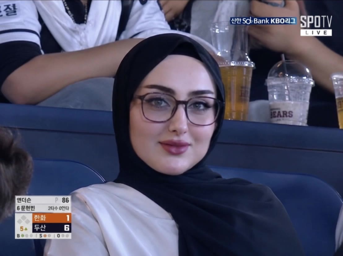 Kling AI work 310383257660014 - night stadium AI video