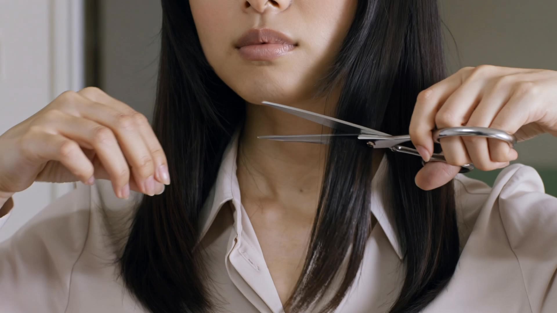 Japanese women cutting her hair - short hair cutting style for female AI video