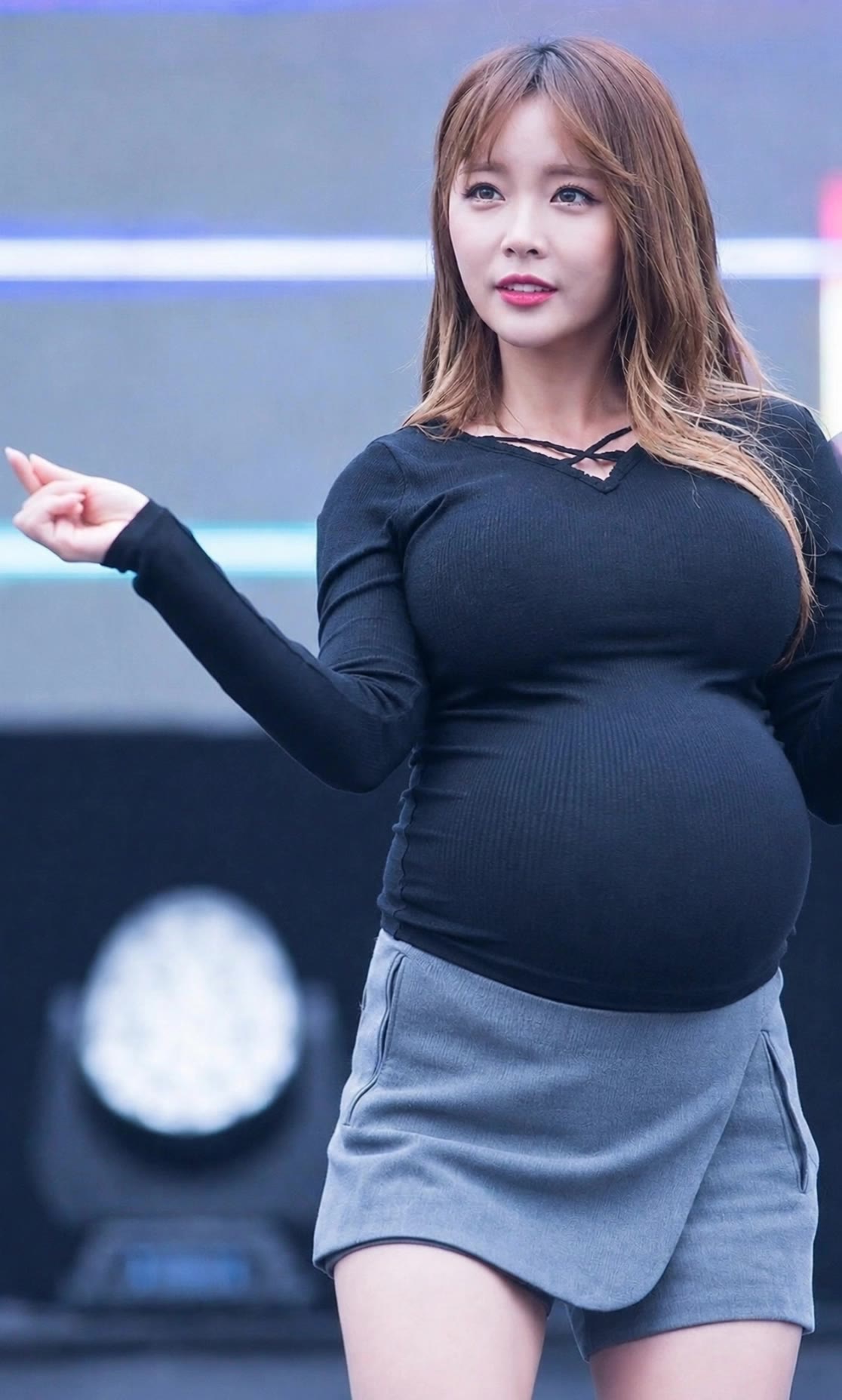 oh her baby want feel the touch - kling ai pricing per month AI video