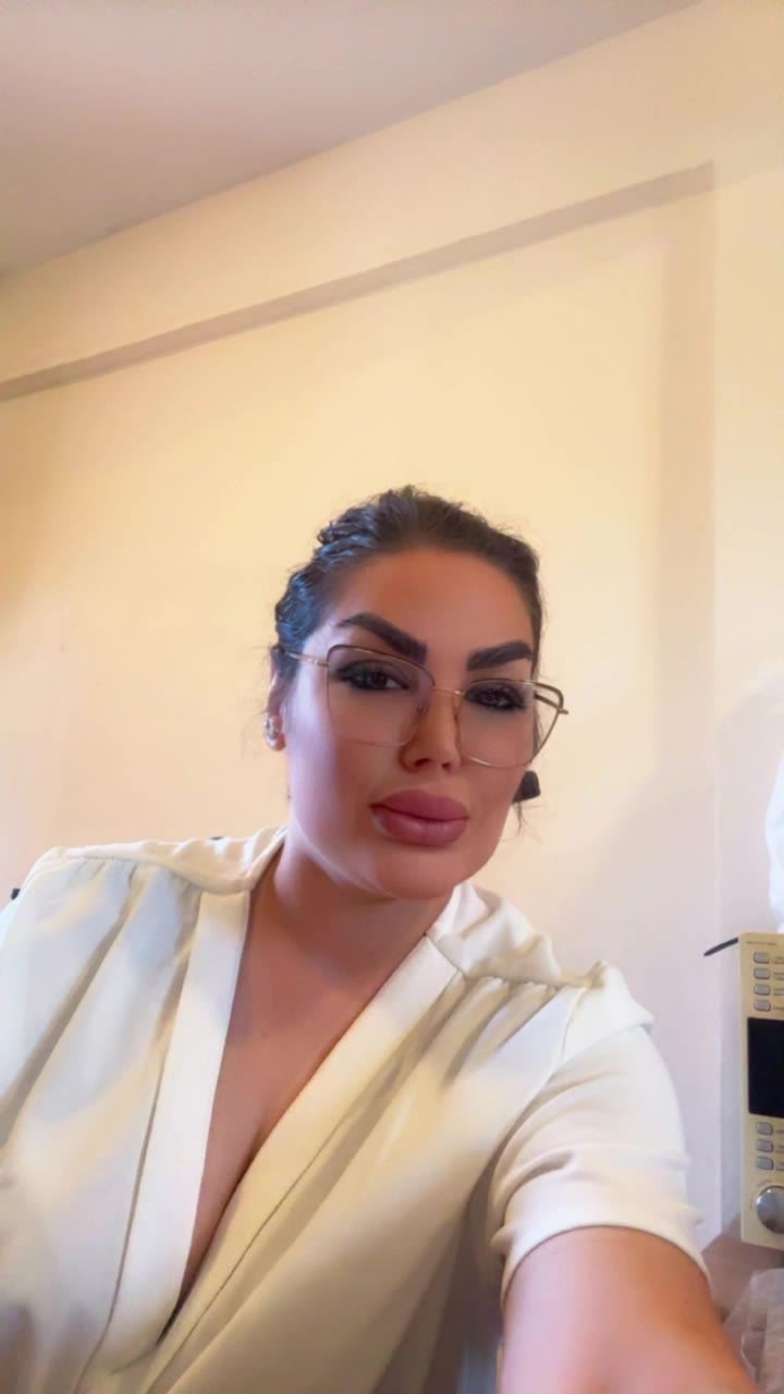 Kling AI work 312433919527729 - add 2 images together AI video