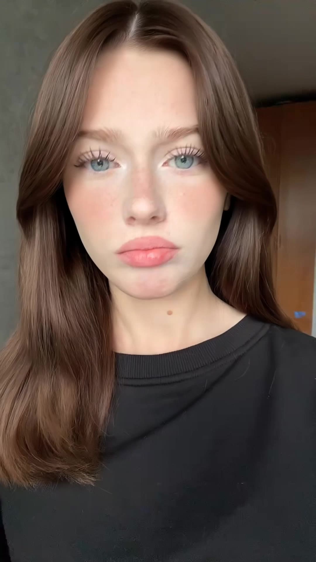 Kling AI work 316371123615298 - change hair color AI video