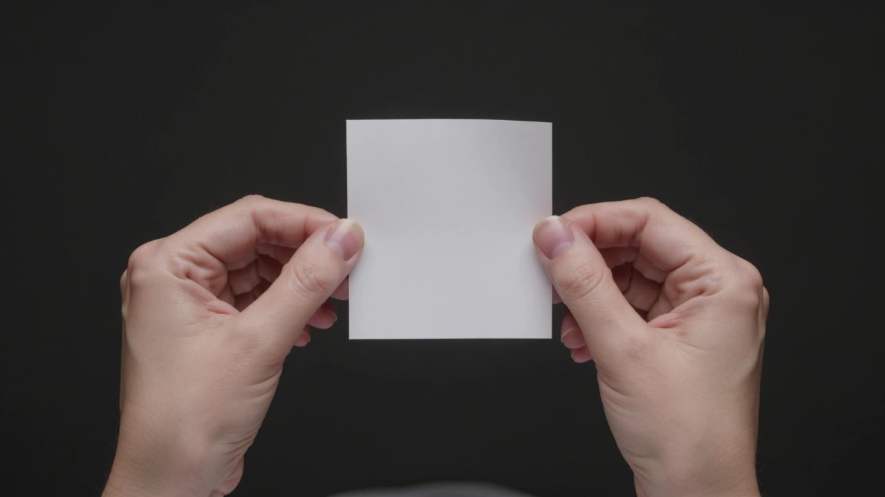 Hand holding a picture - how do i blur the background of a picture AI video