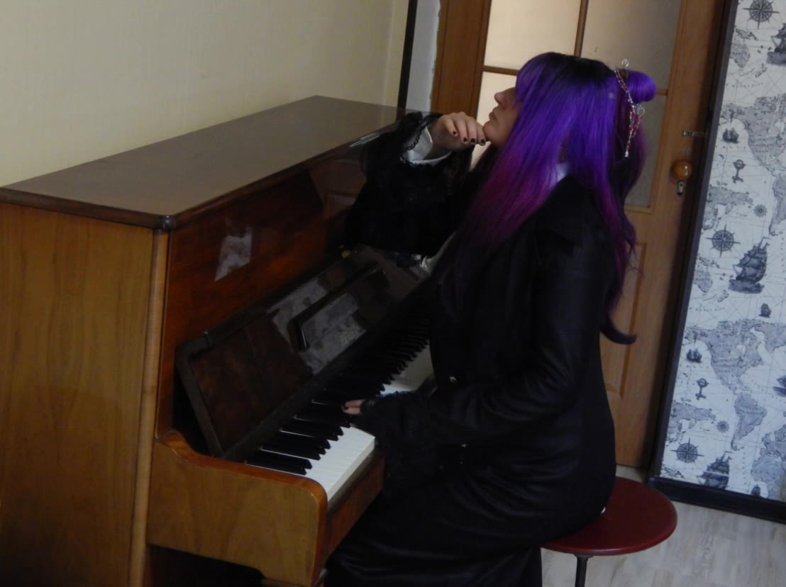 Kling AI work 314476380612221 - run away piano AI video
