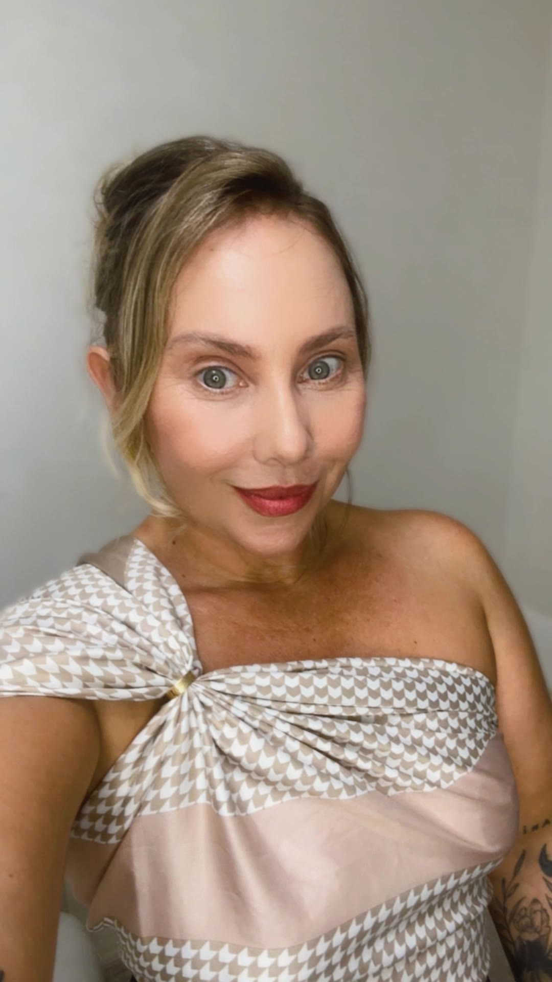 Kling AI work 315013392662324 - skin tone hex AI video