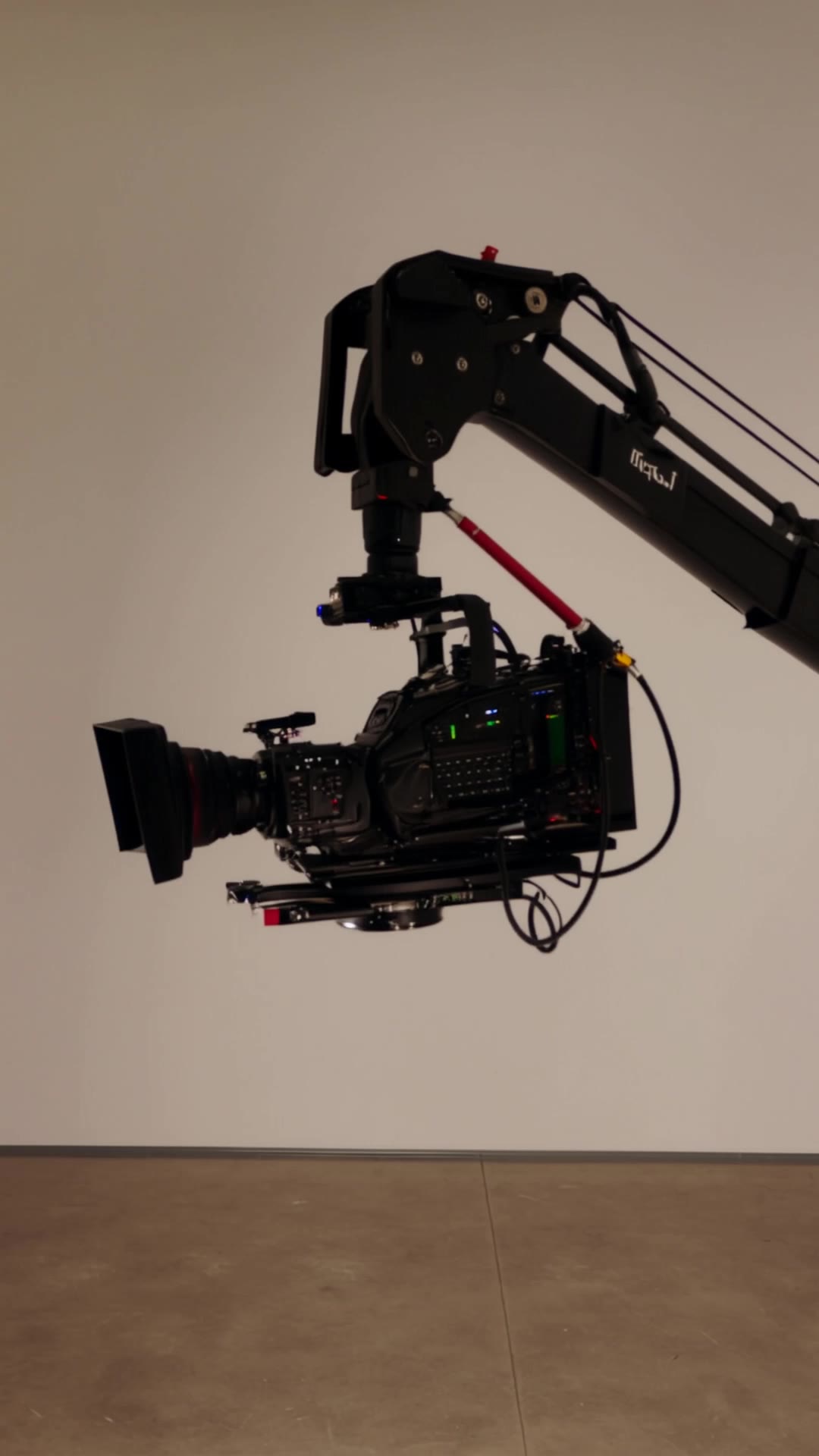 Behind-the-scenes video - expand video ai AI video