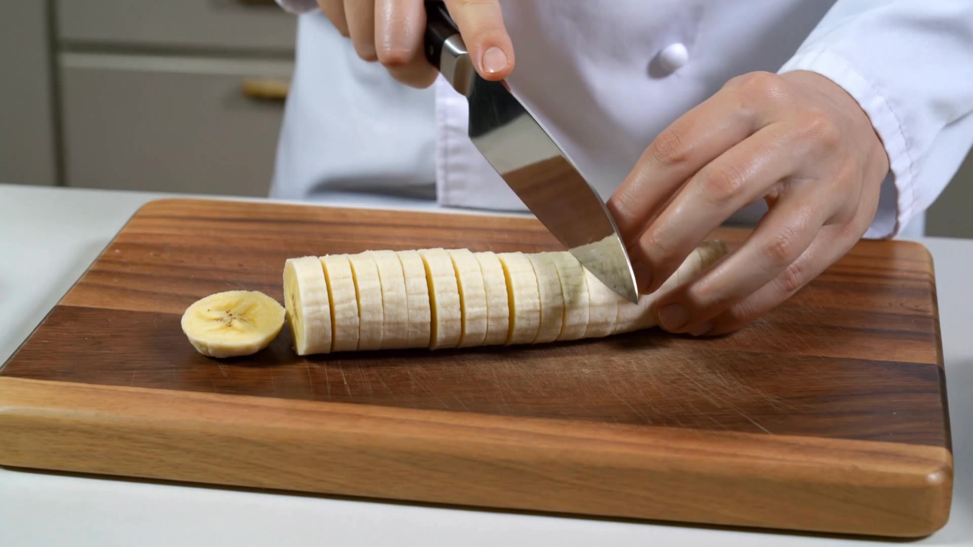 Cooking banana chips🍌 - banana pro ai AI video