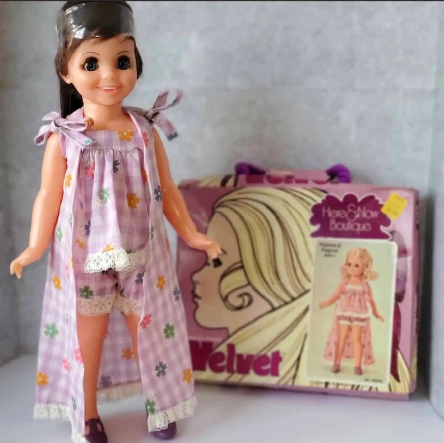 Kling AI work 308485111531435 - female cartoons AI video