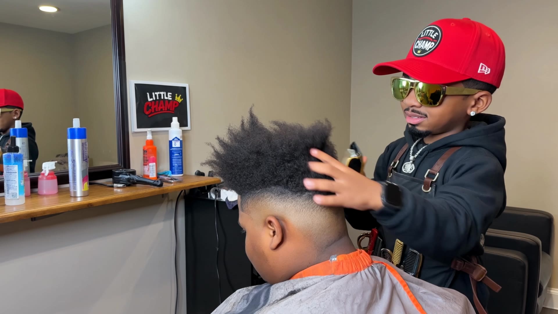 Kling AI work 313157834663014 - try out haircuts online AI video