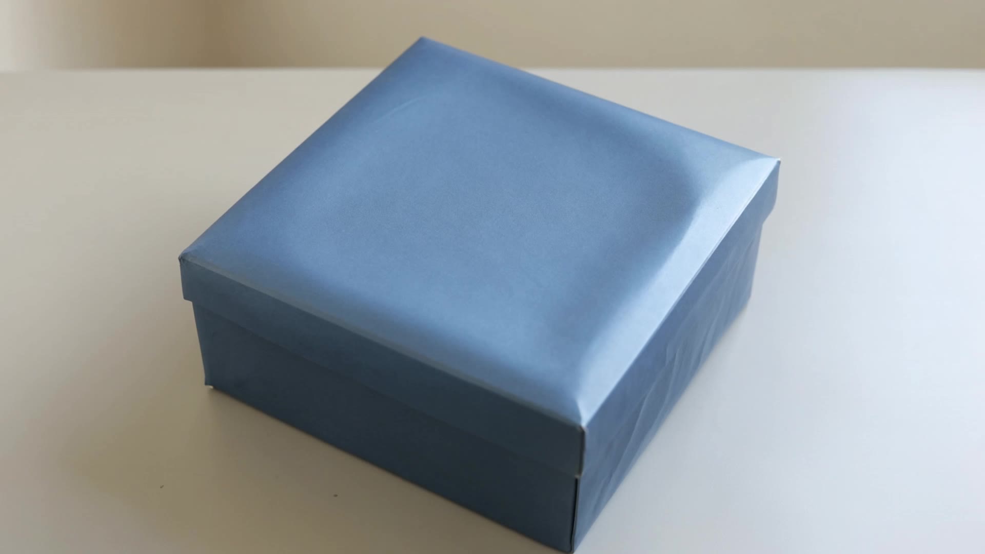 Kling AI work 318167240617461 - product photography examples AI video