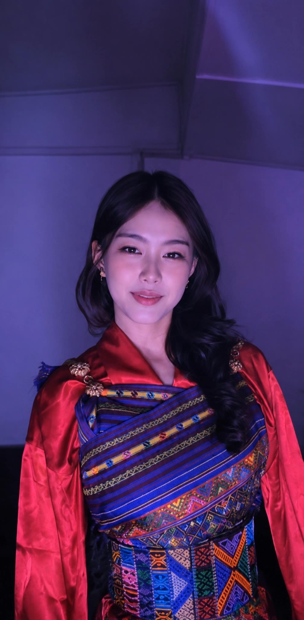 kira - mukbang youtube thumbnail AI video