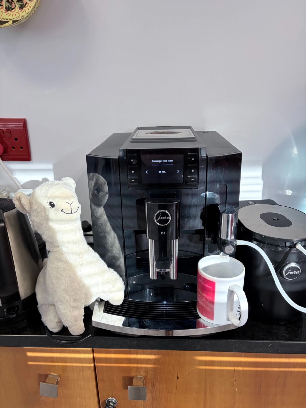 Lamie's morning coffee - coffee try on AI video