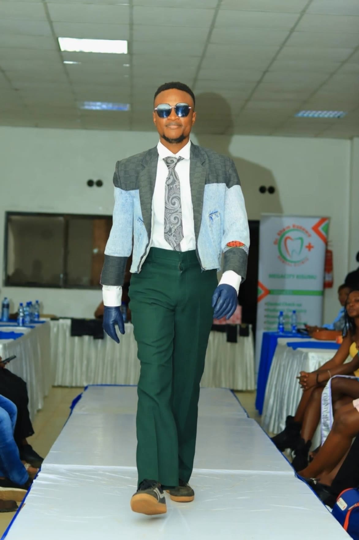 Kling AI work 319478948666627 - high fashion model AI video
