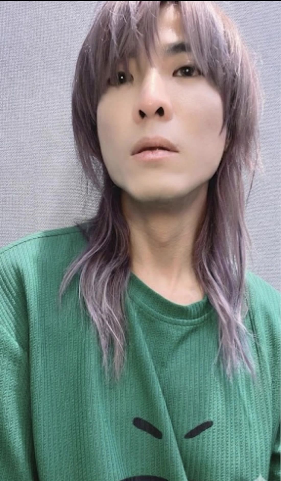 Kling AI work 315813471618237 - lavender grey hair color AI video