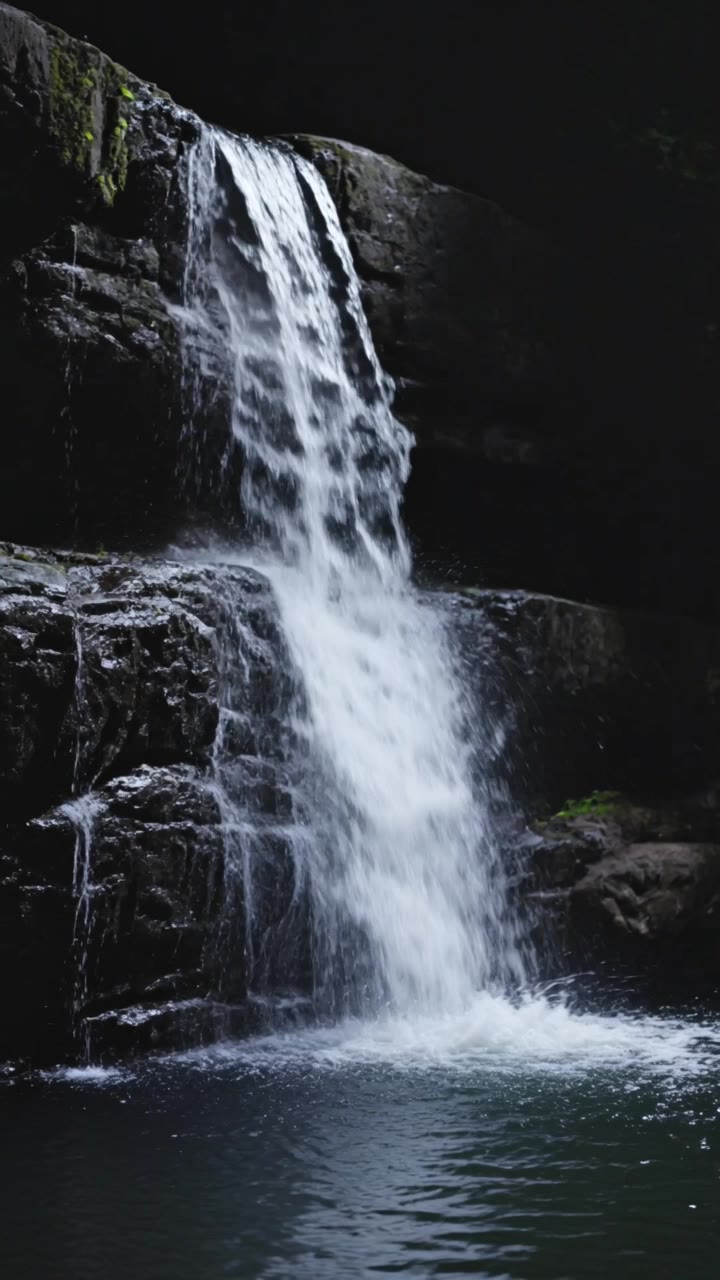 Kling AI work 316951643302568 - motion waterfall picture AI video