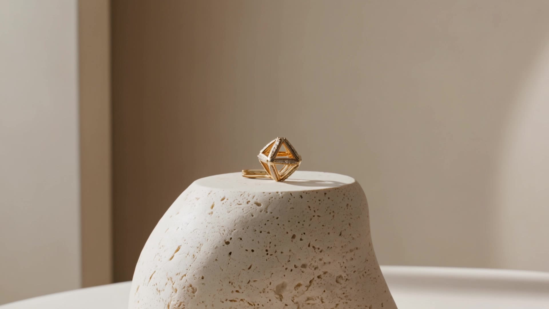Kling AI work 316297106524083 - jewelry AI video
