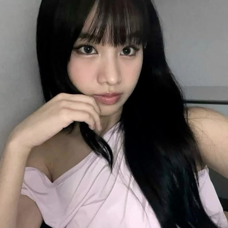 Kling AI work 300136843618551 - female bangs hairstyles AI video