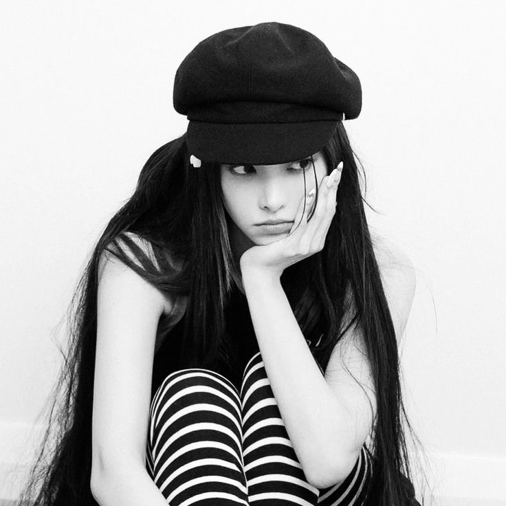 :ll:+ (ILLIT) avatar