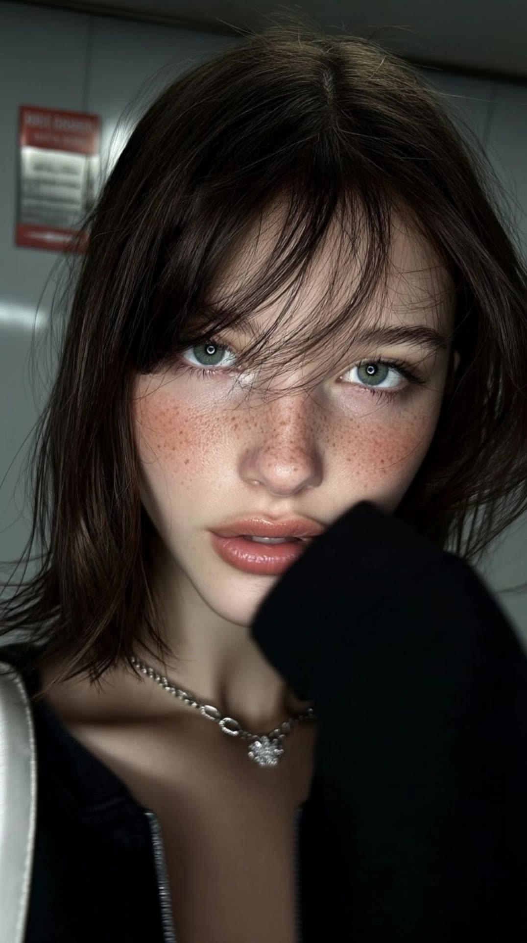 Kling AI work 312438199611244 - bangs mens hair AI video