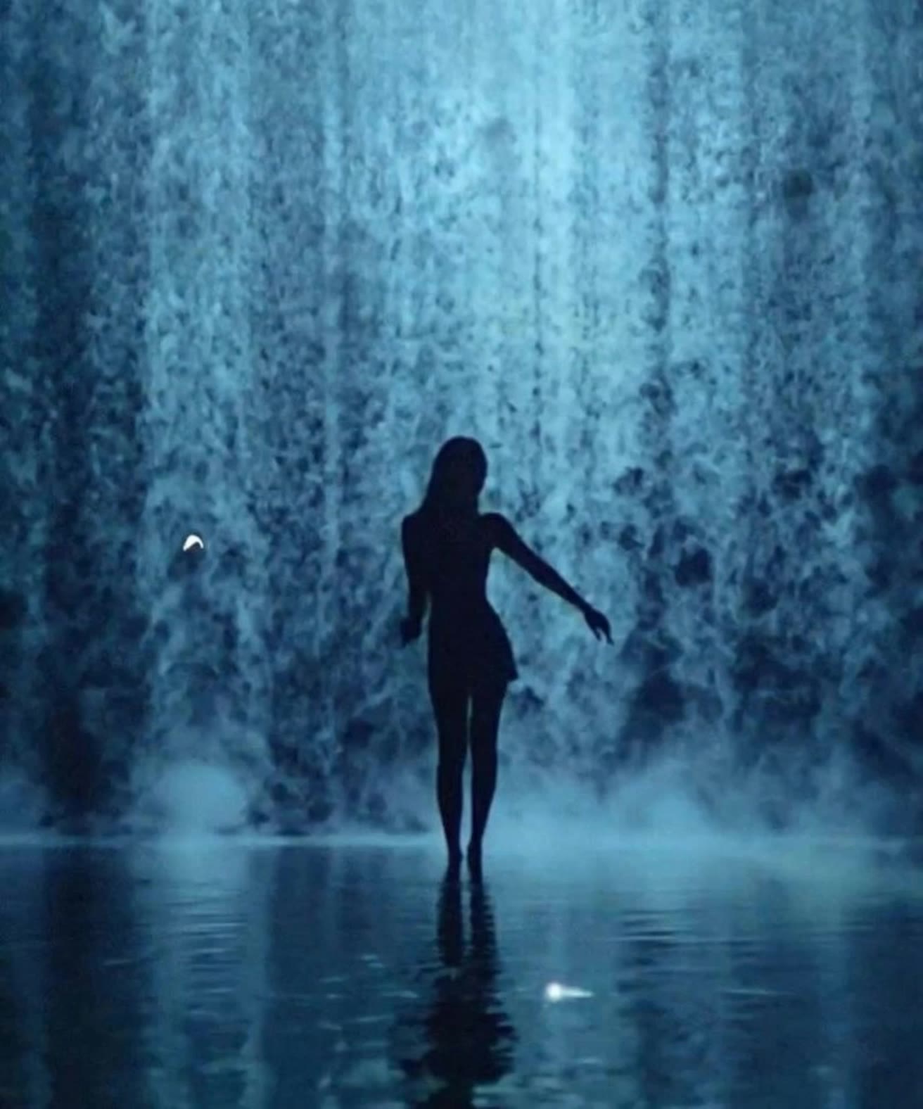 Kling AI work 315562664505947 - artistic flow AI video