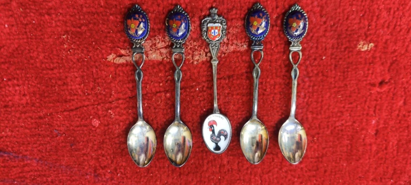 Spoon Dance - drawings of a spoon AI video