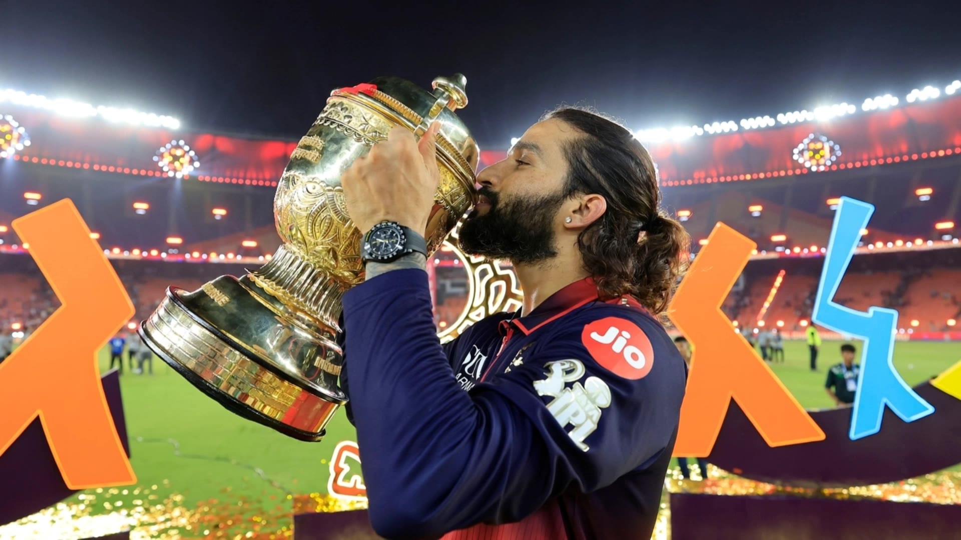 Kling AI work 312432686506862 - trophy celebration AI video