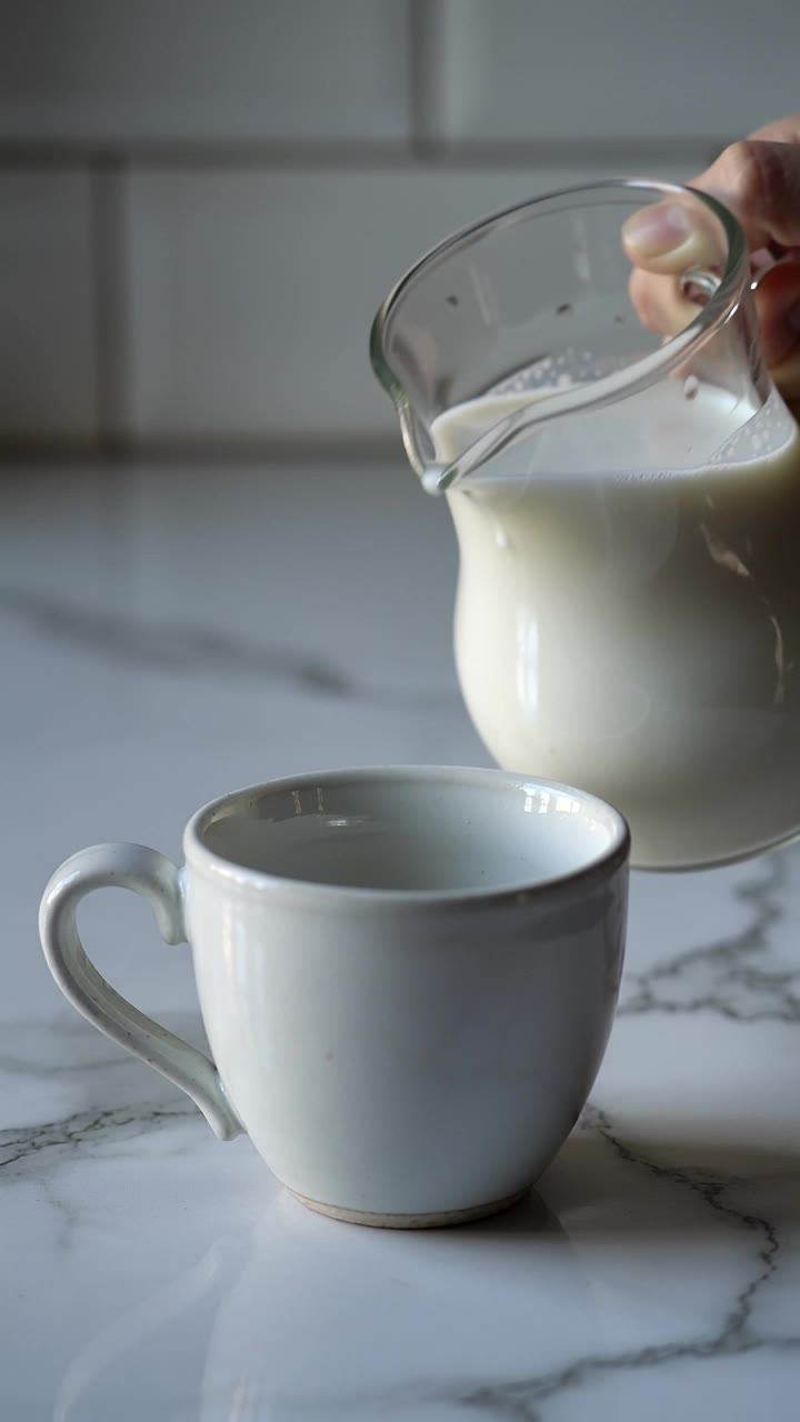 Kling AI work 316978167305358 - milk video AI video