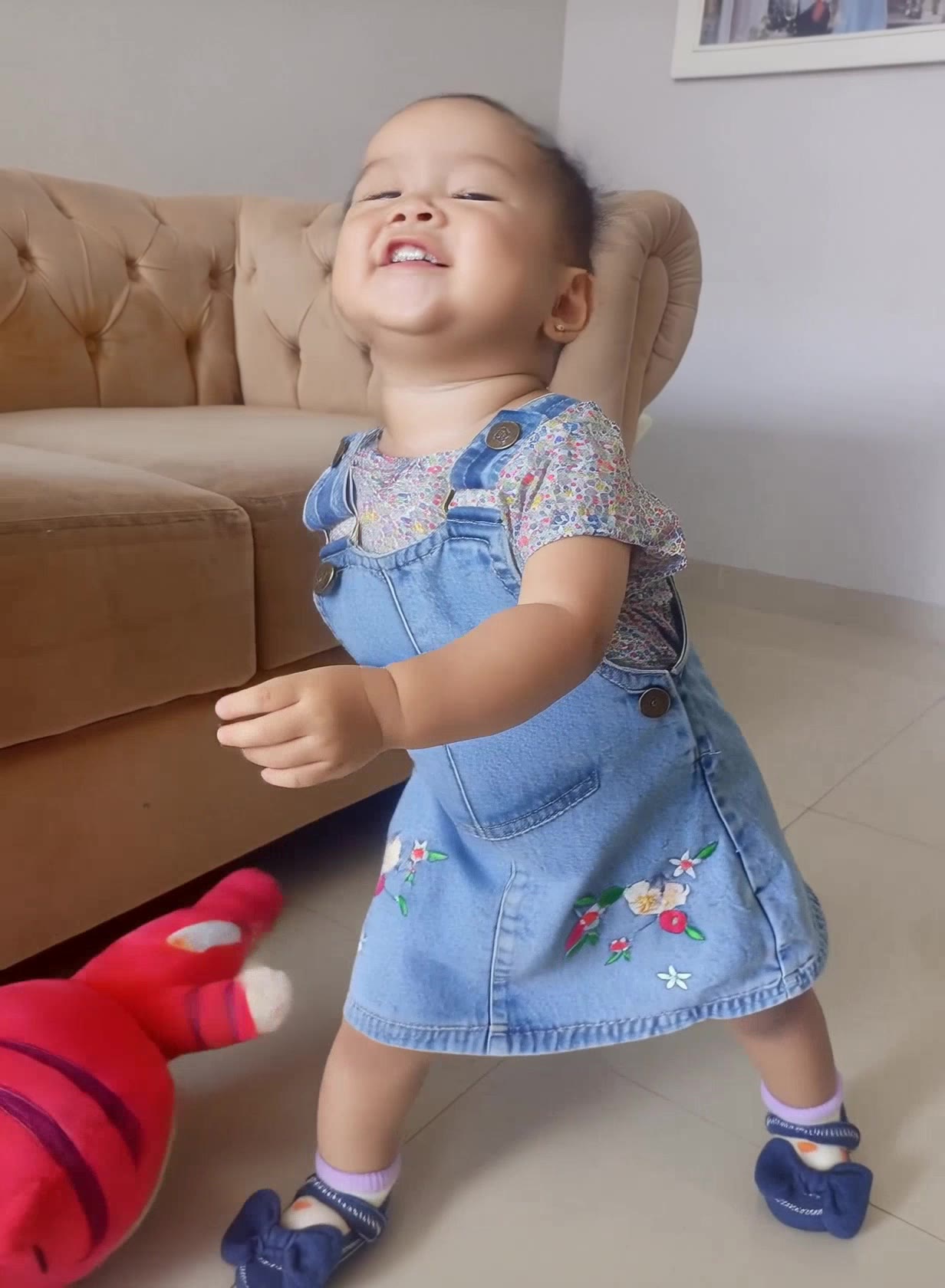 Kling AI work 299678209613584 - kpop outfit AI video