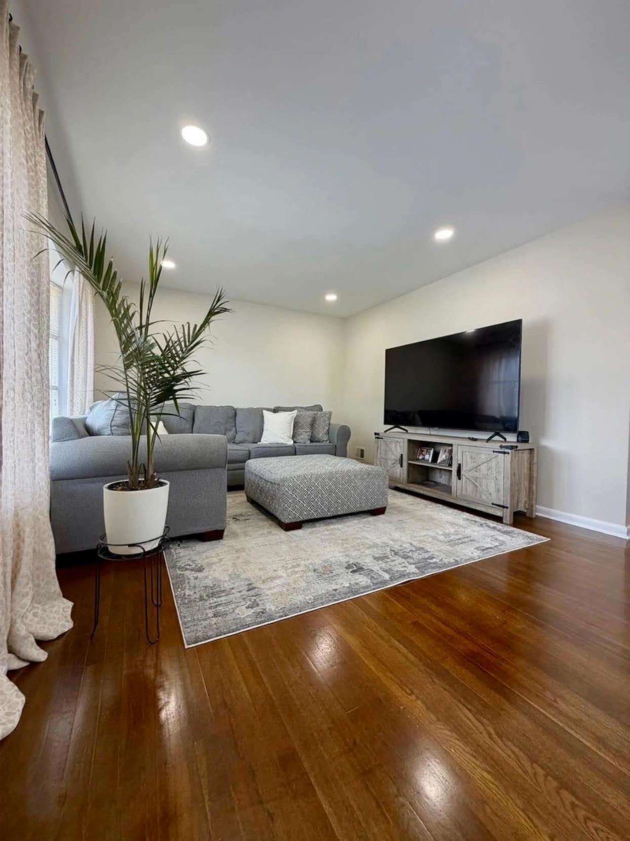 Find camera in living room - low angle camera AI video