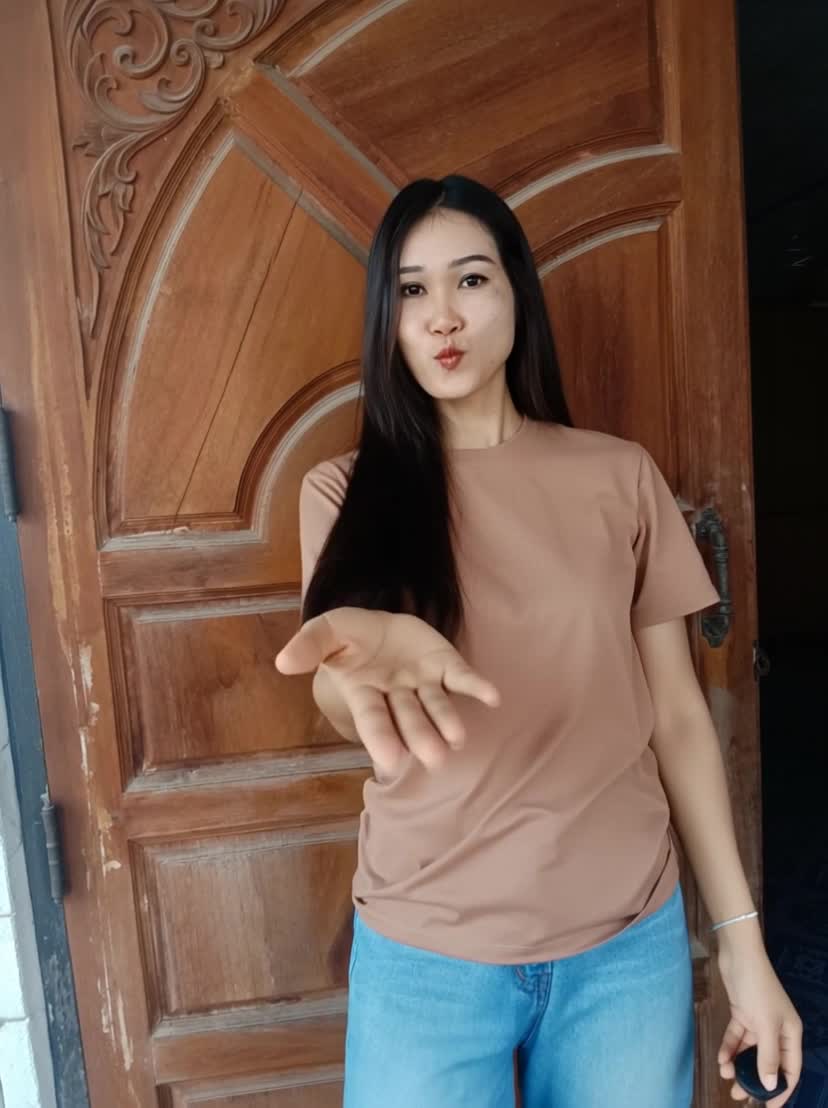 投げキス - ai kiss generator AI video
