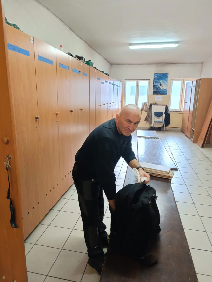 Kling AI work 291980531667650 - killua zoldyck backpack AI video