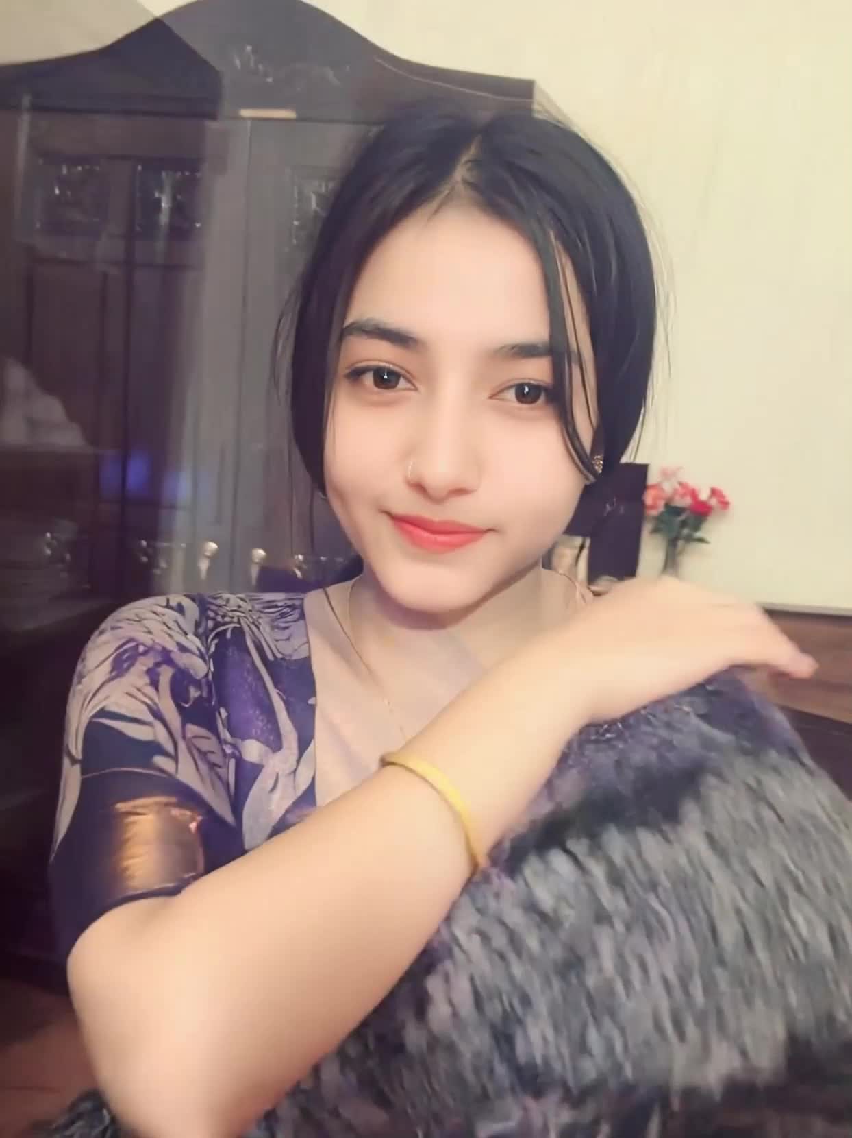 2025 Frames - fracture picture frames AI video
