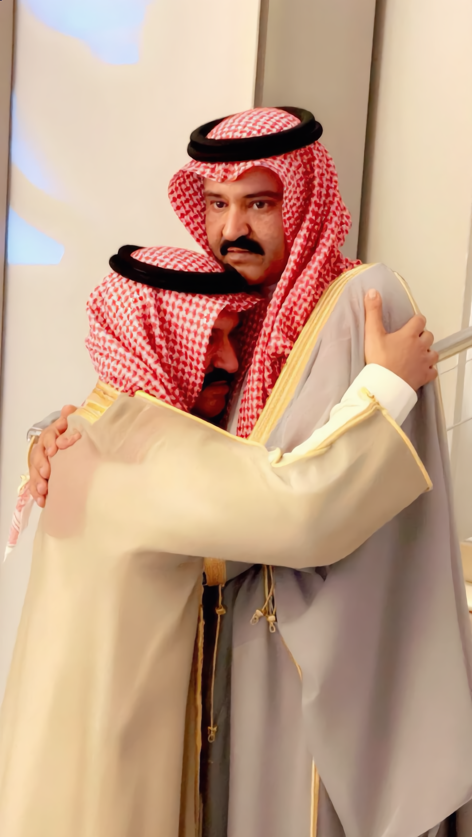 Kling AI work 319596638500439 - hug images AI image