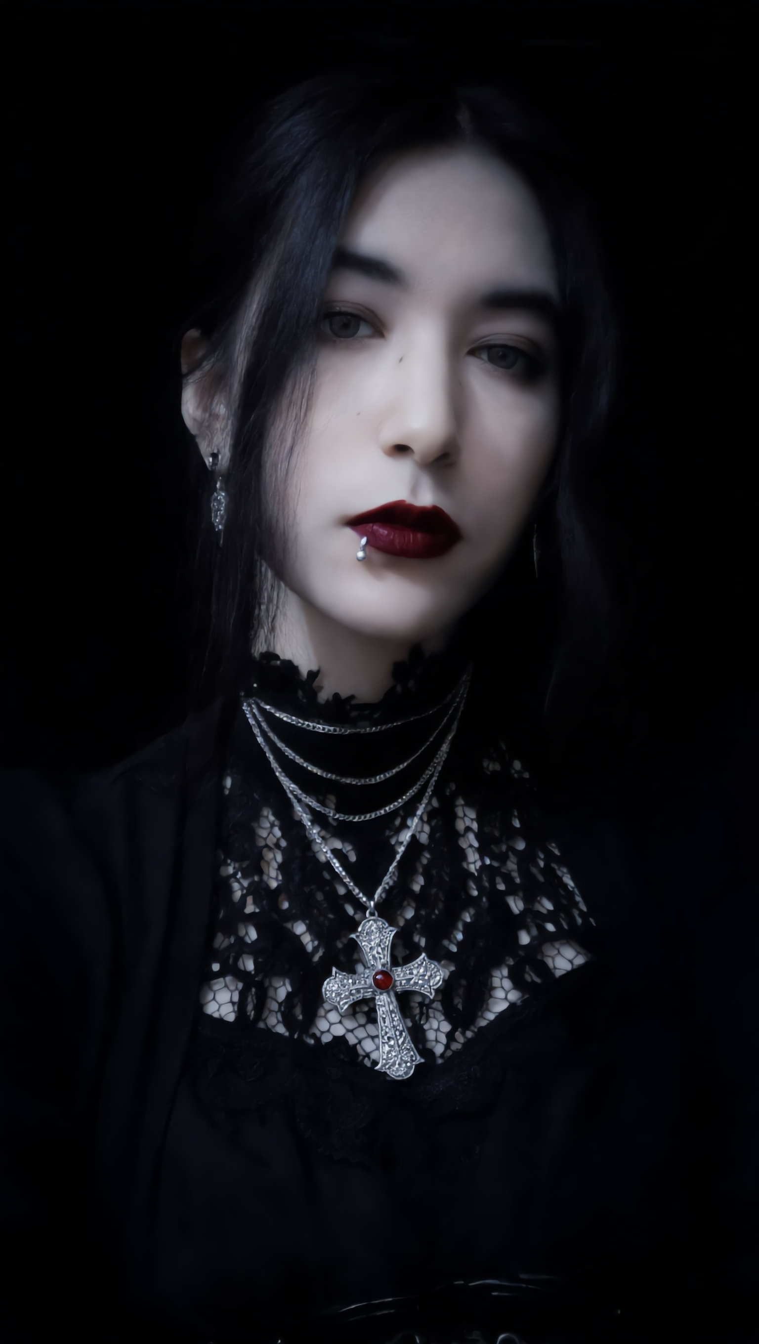 Kling AI work 318344570506206 - black hair with silver highlights AI image