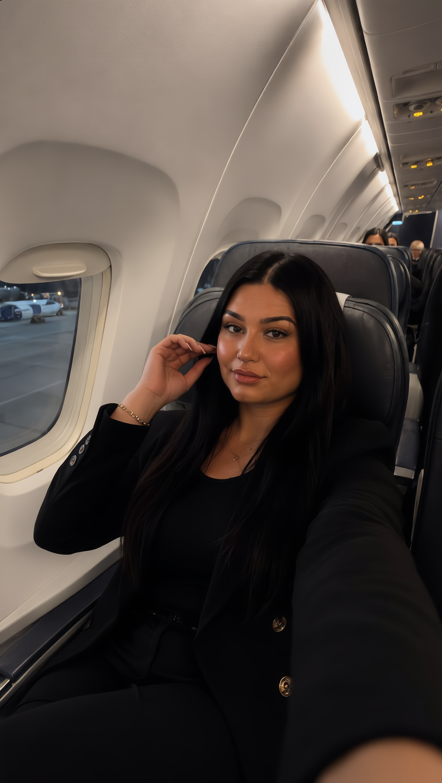 Kling AI work 317135531525517 - airplane desktop wallpaper AI image