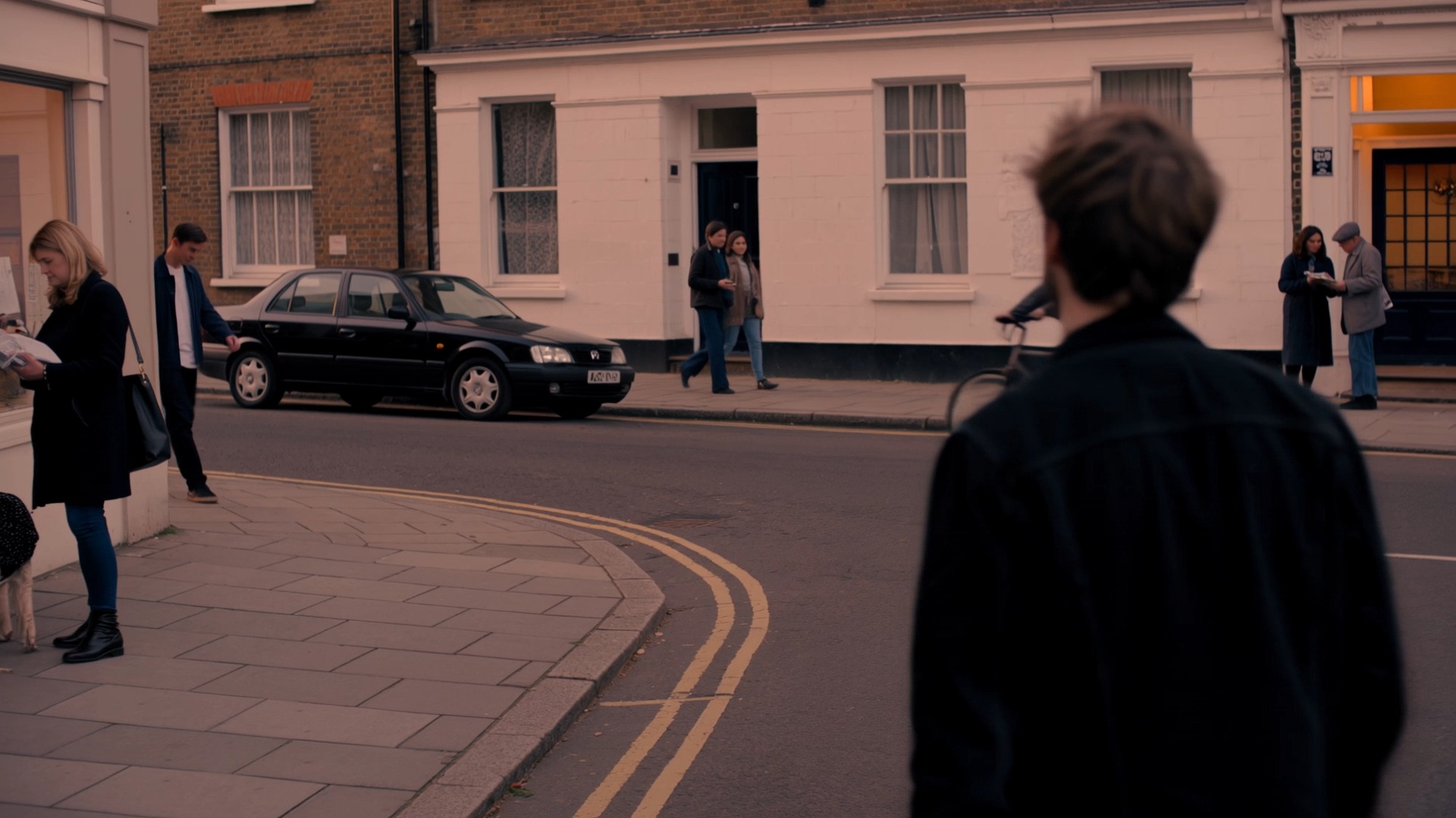 Kling 4.0 video preview of two friends meeting on a UK street